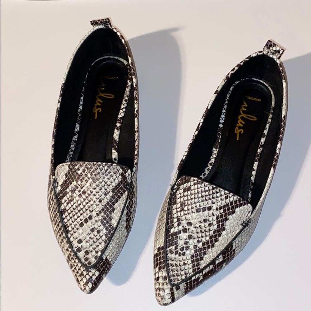 SOLD | Pointed Toe Flats